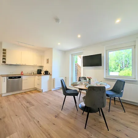 Berg & - In Friedrichshafen-fischbach Am Bodensee Apartment *