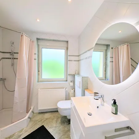 Berg & - In Friedrichshafen-fischbach Am Bodensee Apartment